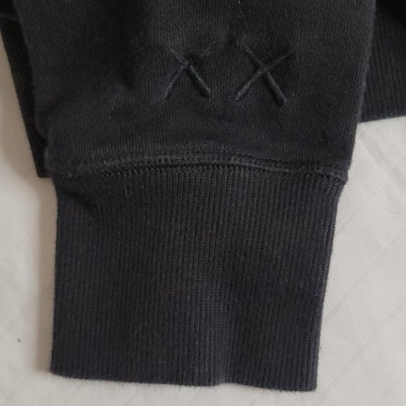 KAWS Uniqlo Limited Peanuts Snoopy Logo Hoodie Sweatshirt - Picture 6 of 8